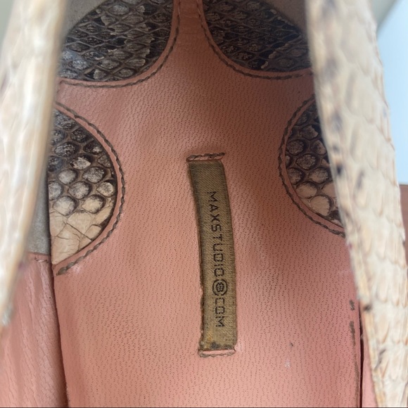 MaxStudio.com Snakeskin Kitten Heeled Shoe - Picture 2 of 9